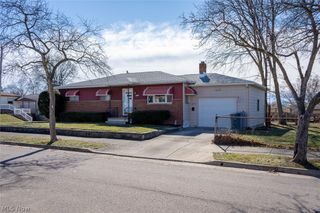 1876 Harding Avenue, Akron, OH 44312