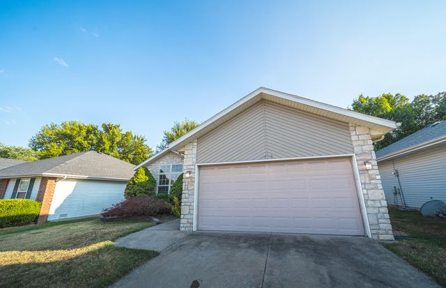 1628 E Adams Street, Springfield, MO 65803