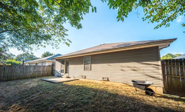 1628 E Adams Street, Springfield, MO 65803