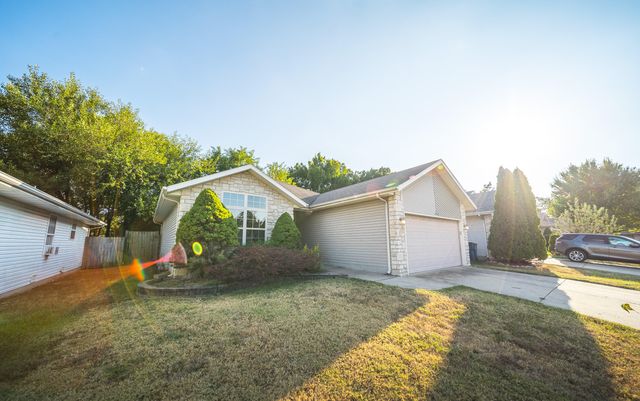 1628 E Adams Street, Springfield, MO 65803