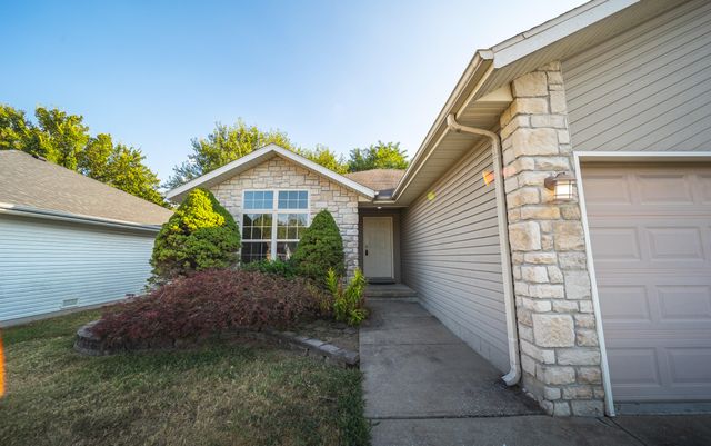 1628 E Adams Street, Springfield, MO 65803