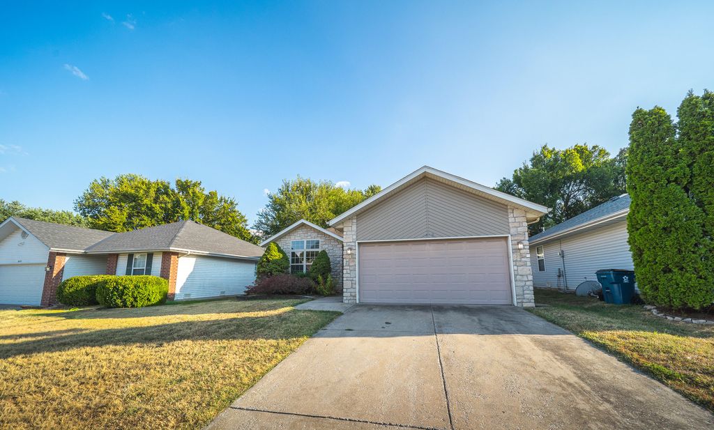 1628 E Adams Street, Springfield, MO 65803