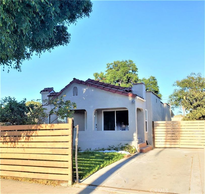 Image 1 of property listing at 7040 3rd, Los Angeles, CA 90043