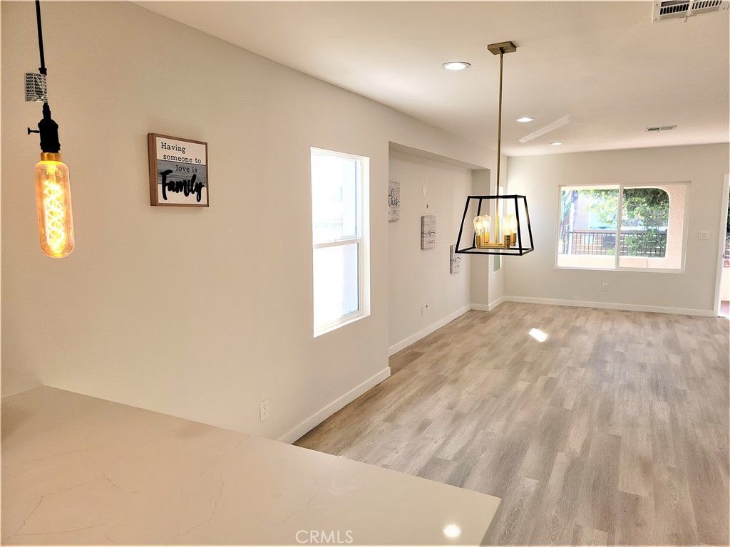 Image 10 of property listing at 7040 3rd, Los Angeles, CA 90043