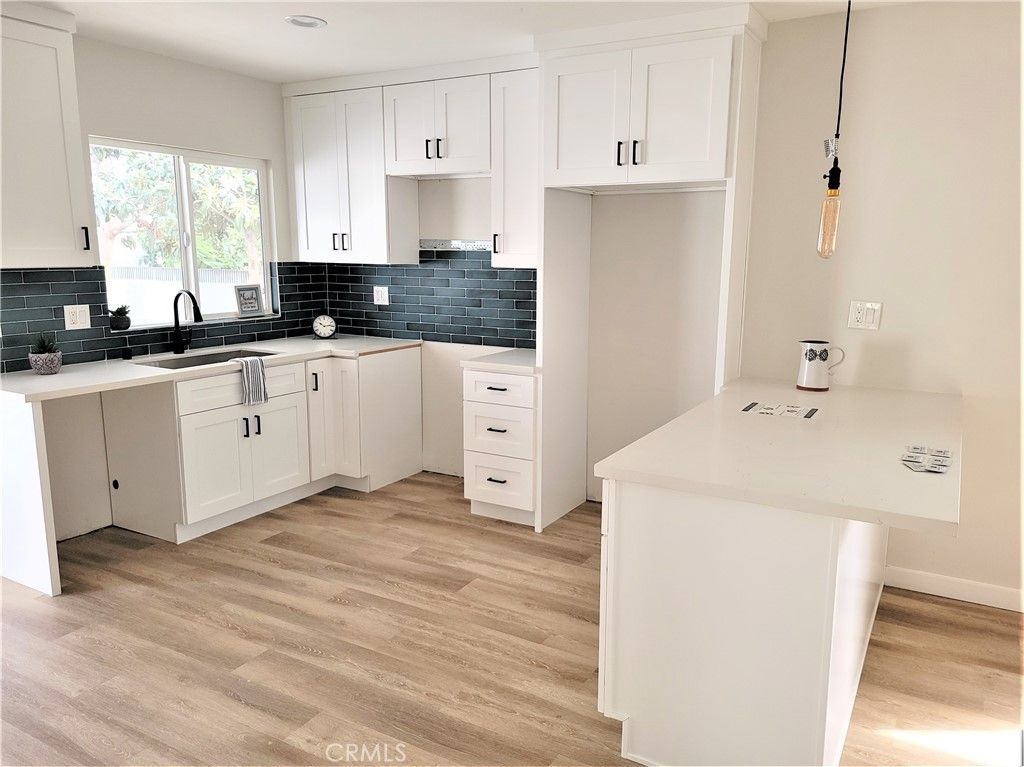 Image 12 of property listing at 7040 3rd, Los Angeles, CA 90043