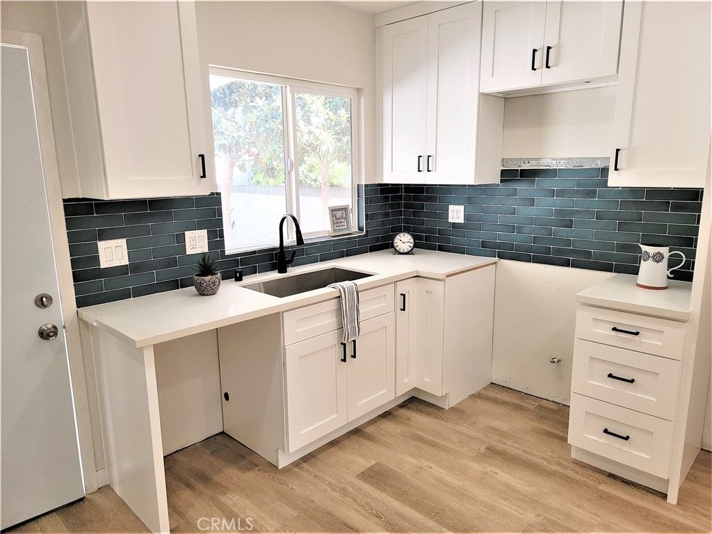 Image 13 of property listing at 7040 3rd, Los Angeles, CA 90043