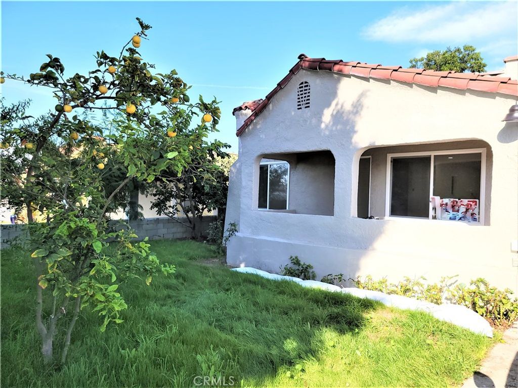 Image 20 of property listing at 7040 3rd, Los Angeles, CA 90043