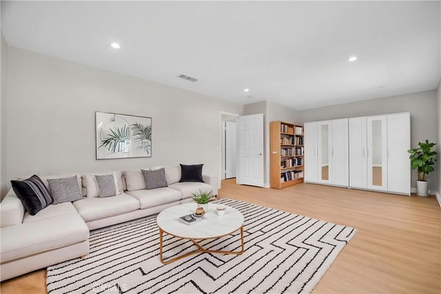 2029 Roadrunner Avenue, Newbury Park, CA 91320