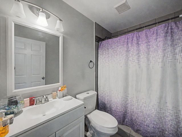 4675 Lakeside Circle, West Palm Beach, FL 33417