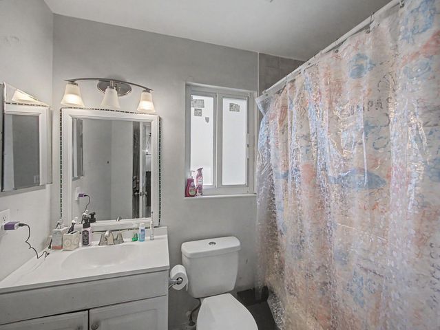 4675 Lakeside Circle, West Palm Beach, FL 33417