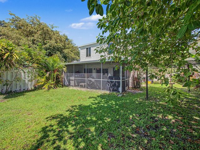 4675 Lakeside Circle, West Palm Beach, FL 33417
