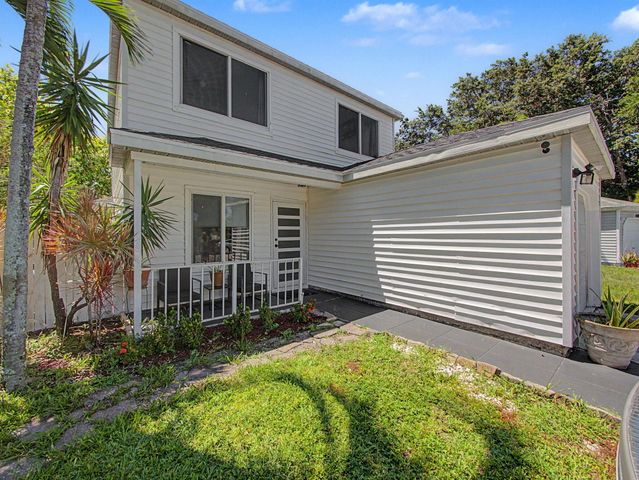 4675 Lakeside Circle, West Palm Beach, FL 33417