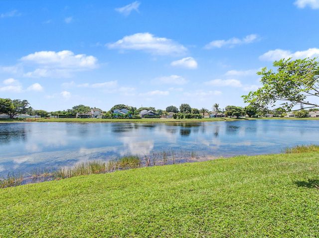4675 Lakeside Circle, West Palm Beach, FL 33417