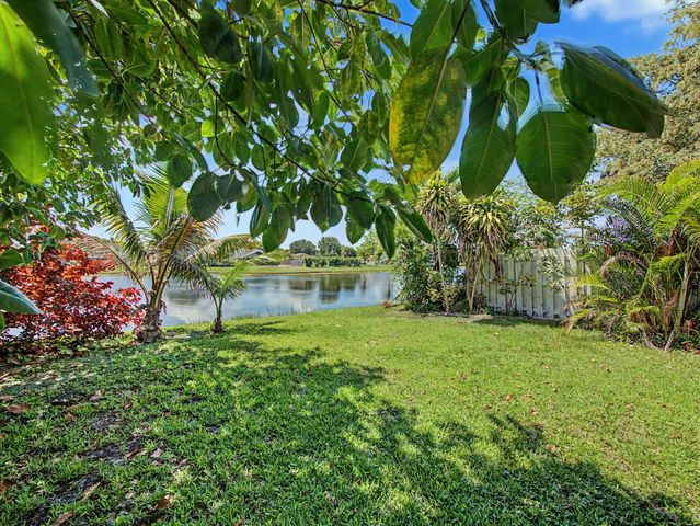 4675 Lakeside Circle, West Palm Beach, FL 33417