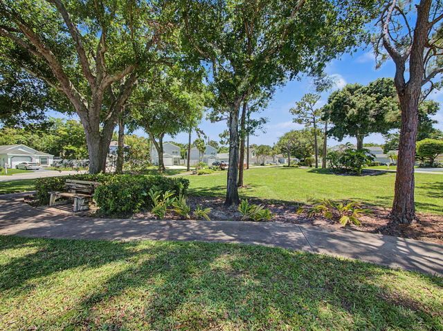 4675 Lakeside Circle, West Palm Beach, FL 33417