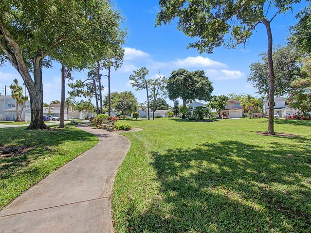 4675 Lakeside Circle, West Palm Beach, FL 33417