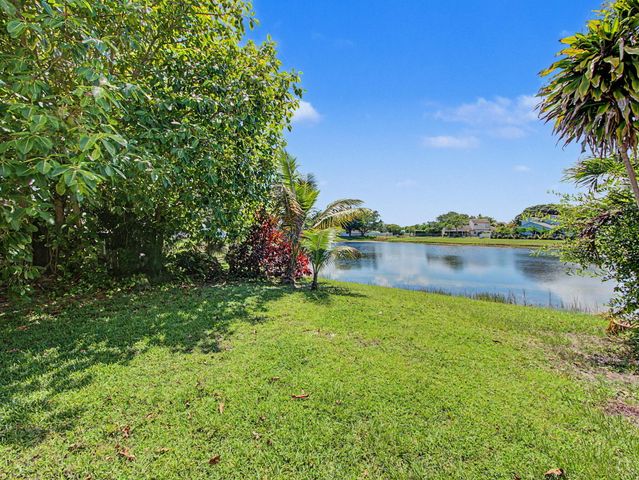4675 Lakeside Circle, West Palm Beach, FL 33417