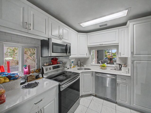 4675 Lakeside Circle, West Palm Beach, FL 33417