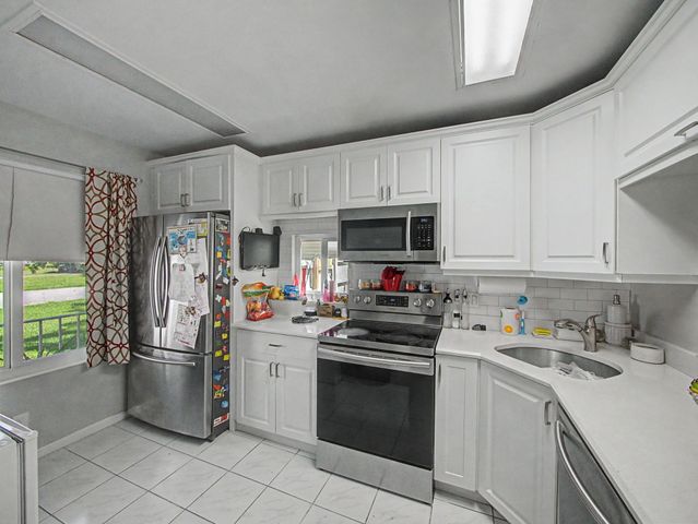 4675 Lakeside Circle, West Palm Beach, FL 33417