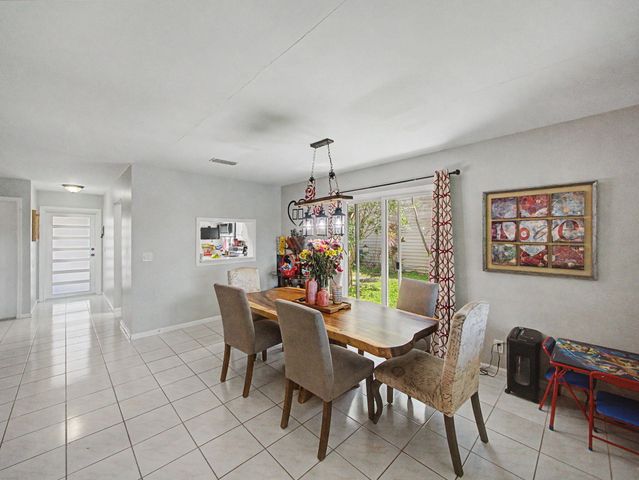 4675 Lakeside Circle, West Palm Beach, FL 33417