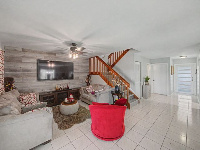 4675 Lakeside Circle, West Palm Beach, FL 33417