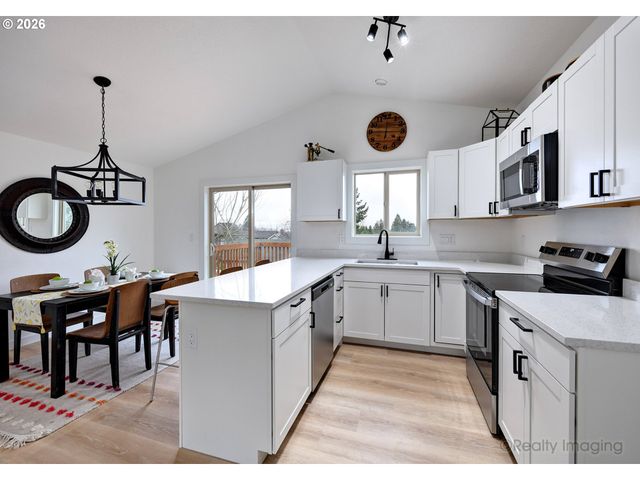 523 ROOSEVELT St, Oregon City, OR 97045