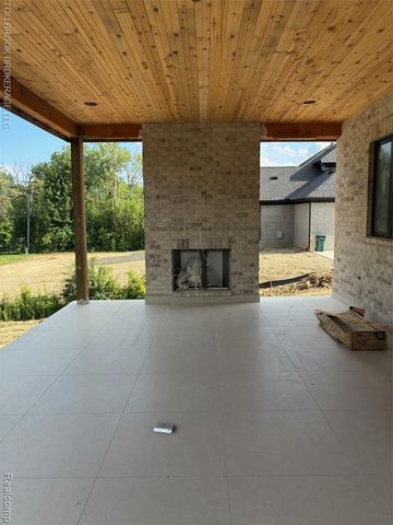 3356 Alpine, Troy, MI 48084