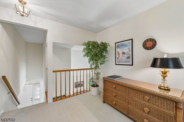 8 Gelsey Ln, Bernards Twp., NJ 07920