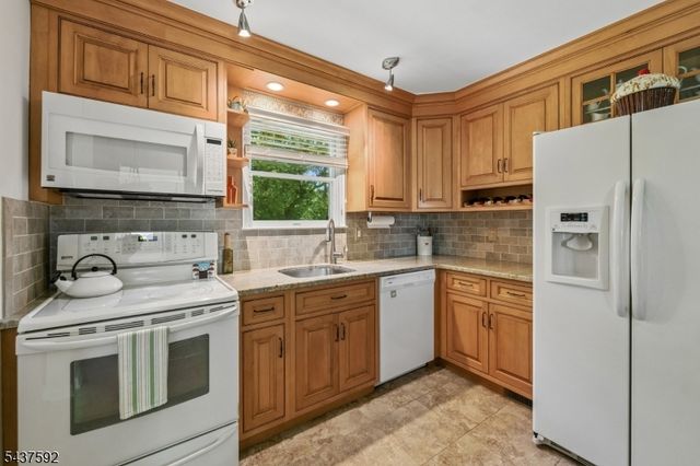 8 Gelsey Ln, Bernards Twp., NJ 07920