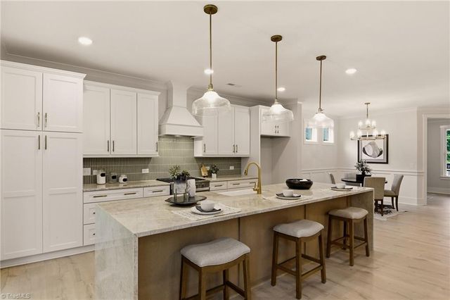1005 W Pinehurst Court 1042, Clemmons, NC 27012