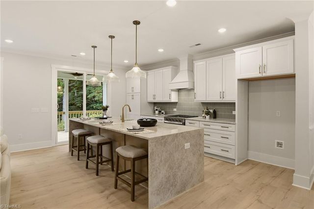 1005 W Pinehurst Court 1042, Clemmons, NC 27012