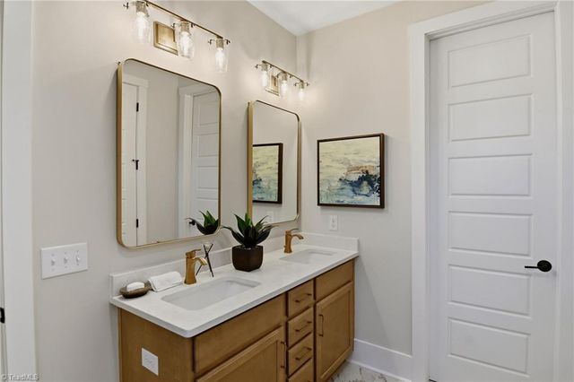 1005 W Pinehurst Court 1042, Clemmons, NC 27012