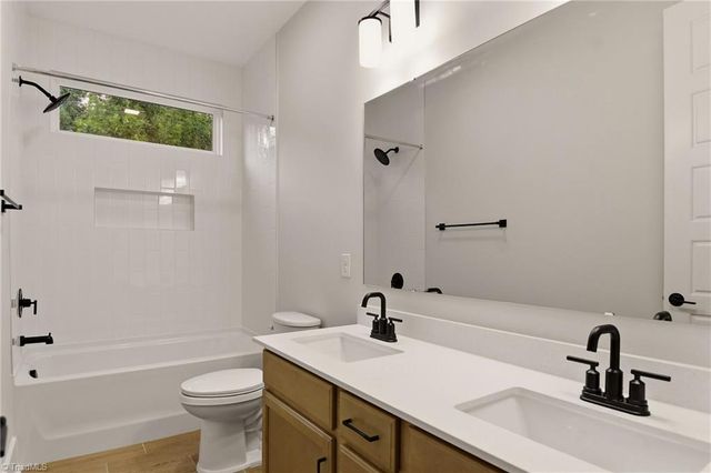 1005 W Pinehurst Court 1042, Clemmons, NC 27012
