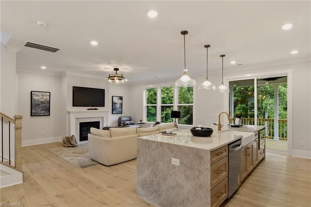 1005 W Pinehurst Court 1042, Clemmons, NC 27012