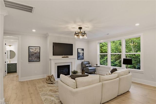 1005 W Pinehurst Court 1042, Clemmons, NC 27012