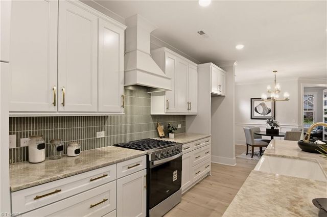 1005 W Pinehurst Court 1042, Clemmons, NC 27012