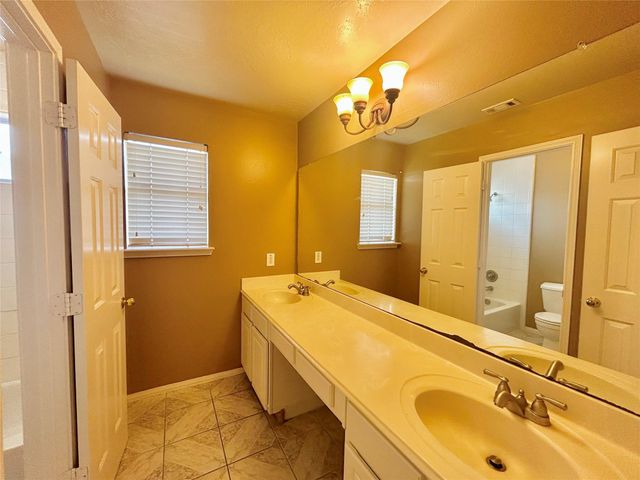 12422 Glenleigh Drive, Houston, TX 77014