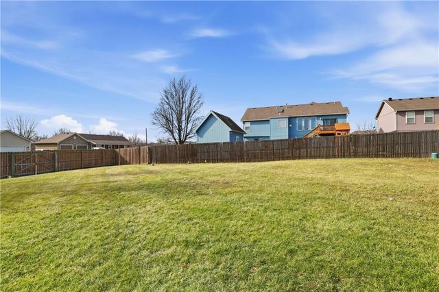 1810 NW Bradford Court, Grain Valley, MO 64029