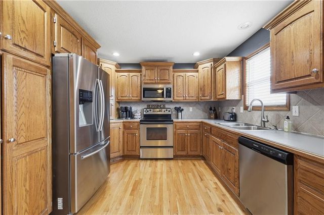 1810 NW Bradford Court, Grain Valley, MO 64029