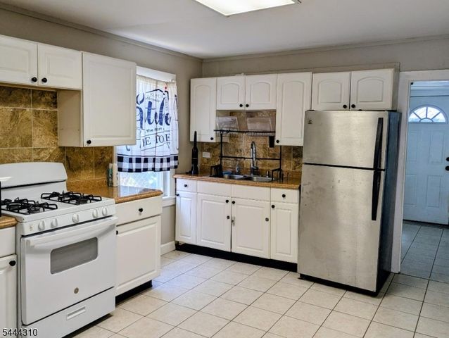 13 Lewis St, Phillipsburg Town, NJ 08865