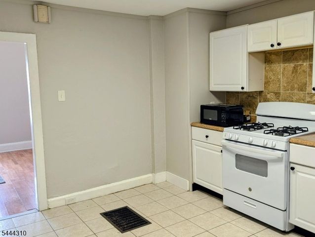 13 Lewis St, Phillipsburg Town, NJ 08865