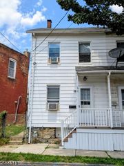 13 Lewis St, Phillipsburg Town, NJ 08865
