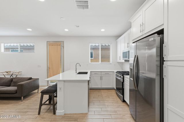 1523 W CORRAL Road, Phoenix, AZ 85041