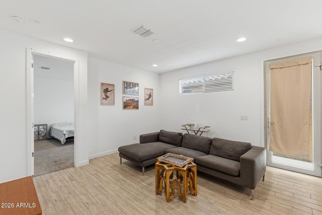 1523 W CORRAL Road, Phoenix, AZ 85041