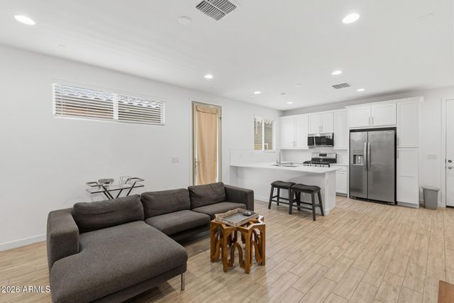 1523 W CORRAL Road, Phoenix, AZ 85041