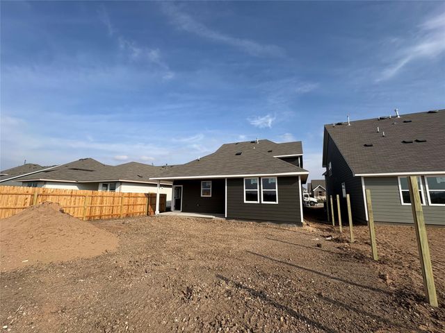 316 Willow Heights DR, Hutto, TX 78634