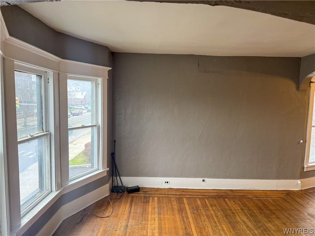 1927 Seneca Street upper, Buffalo, NY 14210