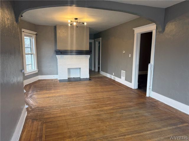 1927 Seneca Street upper, Buffalo, NY 14210