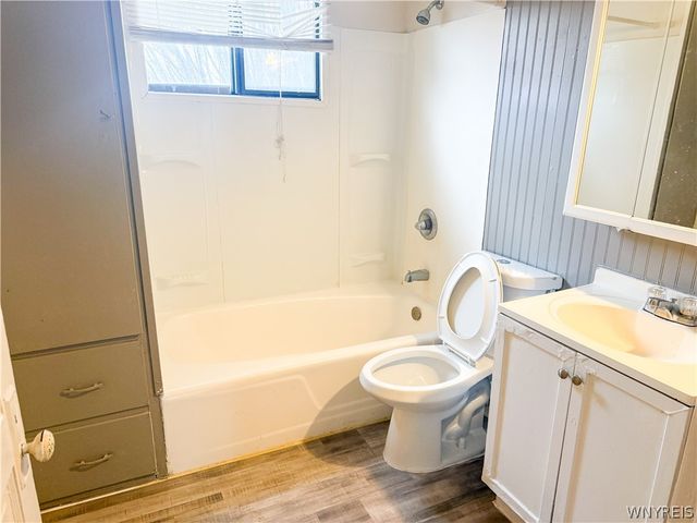 1927 Seneca Street upper, Buffalo, NY 14210