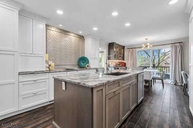 1 Rolling Hill Ct, Madison Boro, NJ 07940